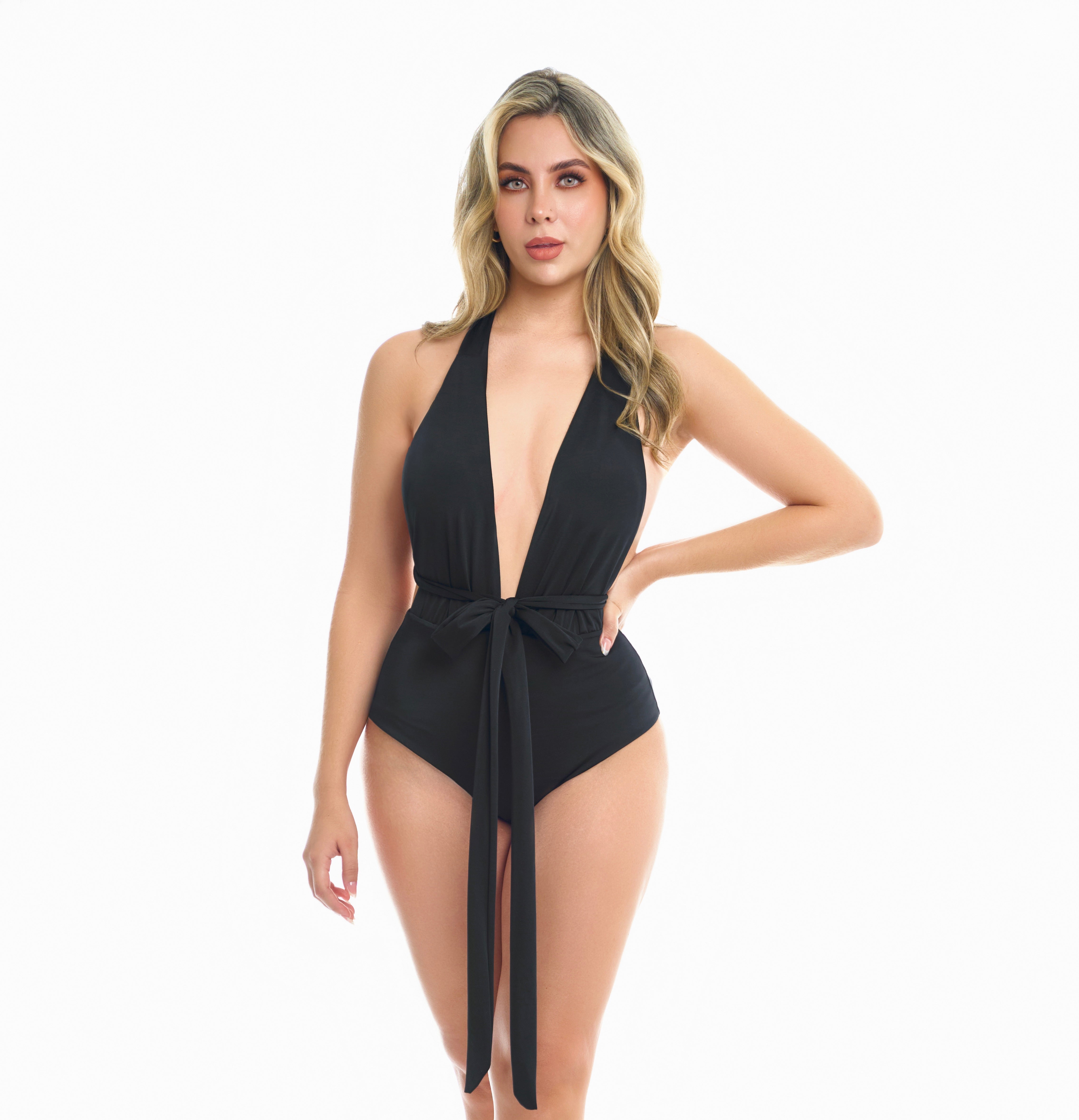 Traje de baño enterizo en color negro 4 formas de uso multiuso
