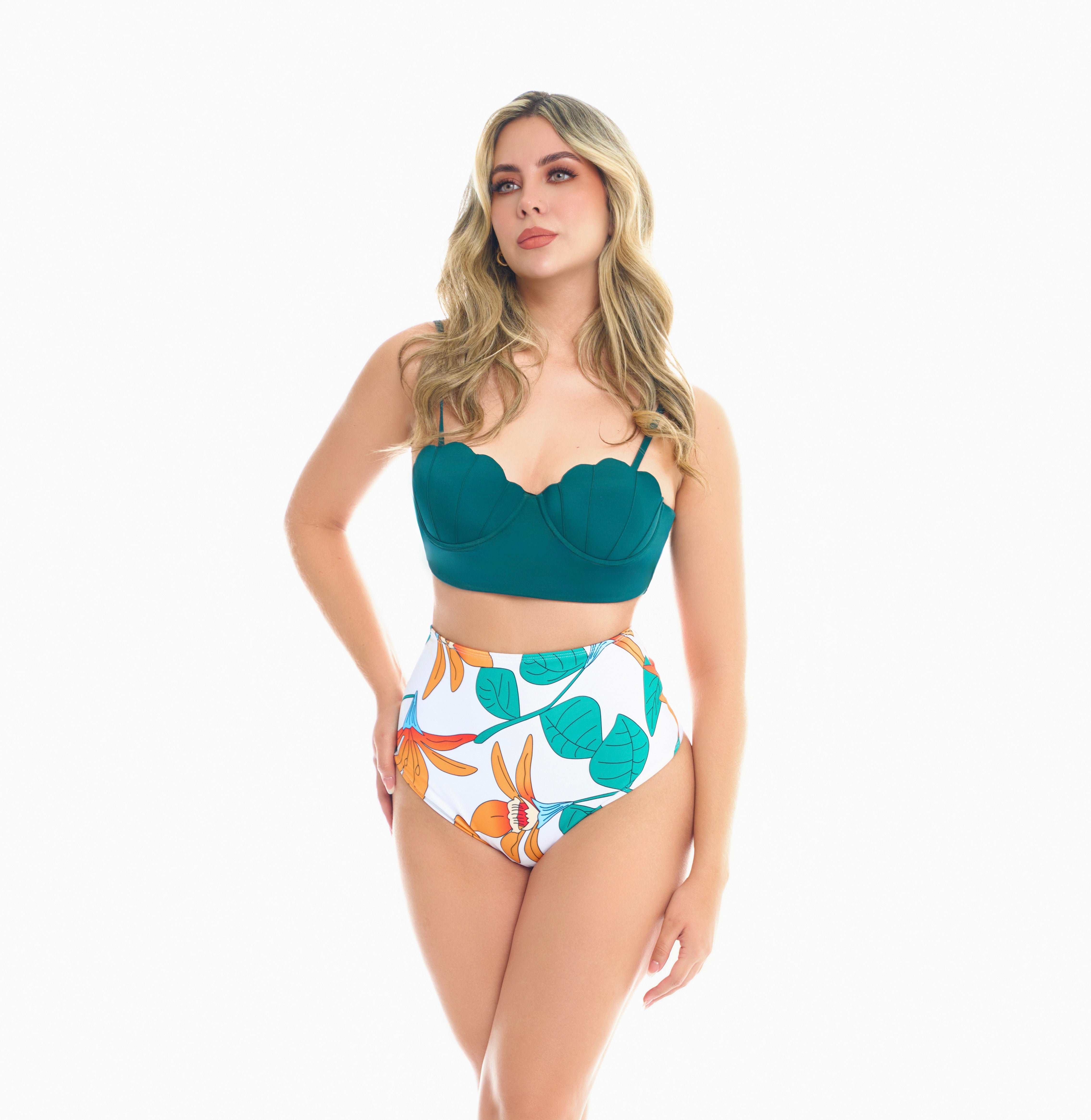 Traje de baño dos piezas copa ostra con panty alta estampado verde y n