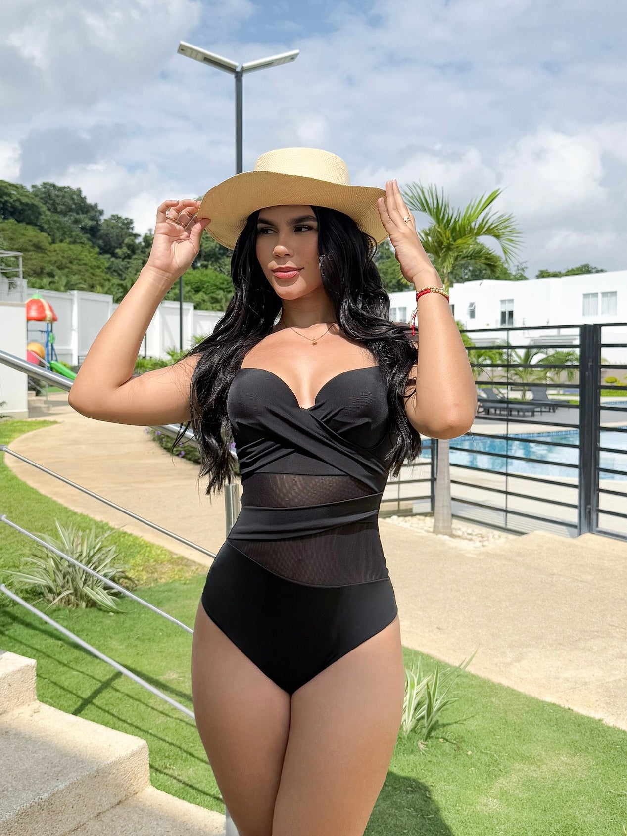 Traje de baño enterizo negro prehormado