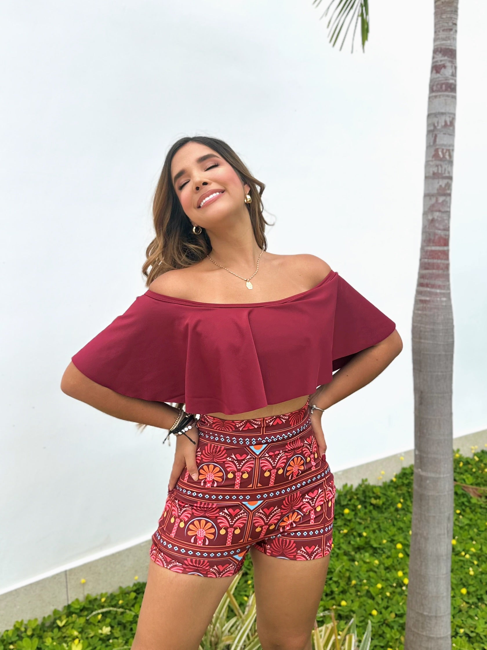Traje de baño dos piezas top campesino con short alto tribal