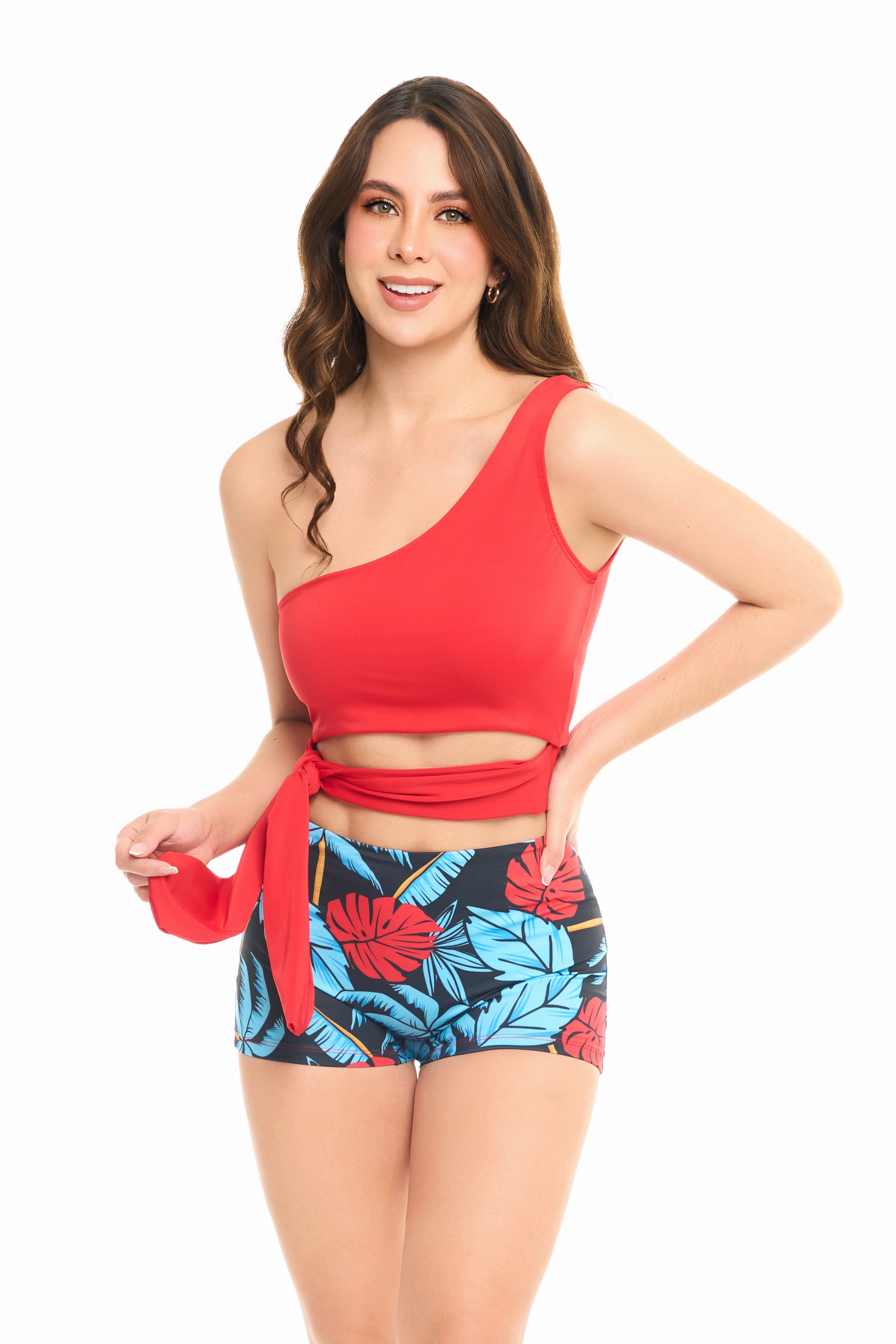 Traje de baño dos piezas top medio beso rojo más panty alta tipo short estampado azul con rosas rojas
