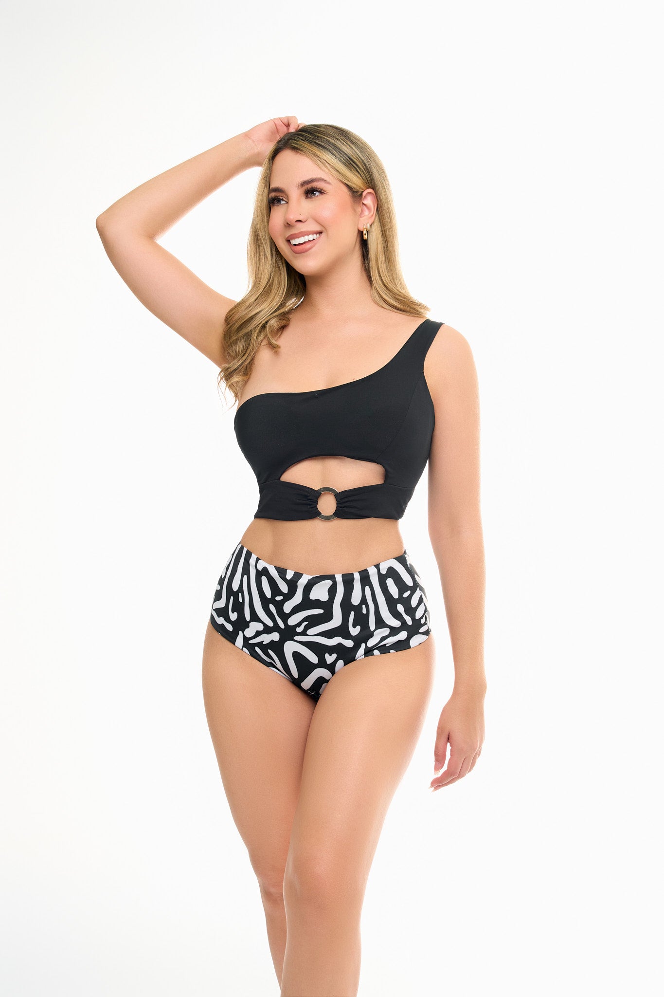 Traje de baño tipo Medio Beso con herraje Print Negro.