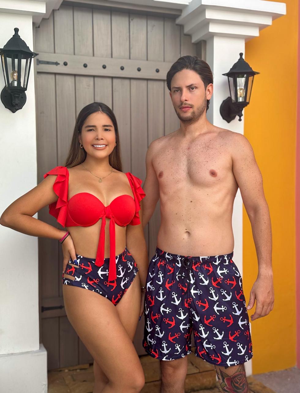 Combo de Pareja traje de baño dos piezas top con varilla prehormado rojo panty estampado de anclas más pantaloneta