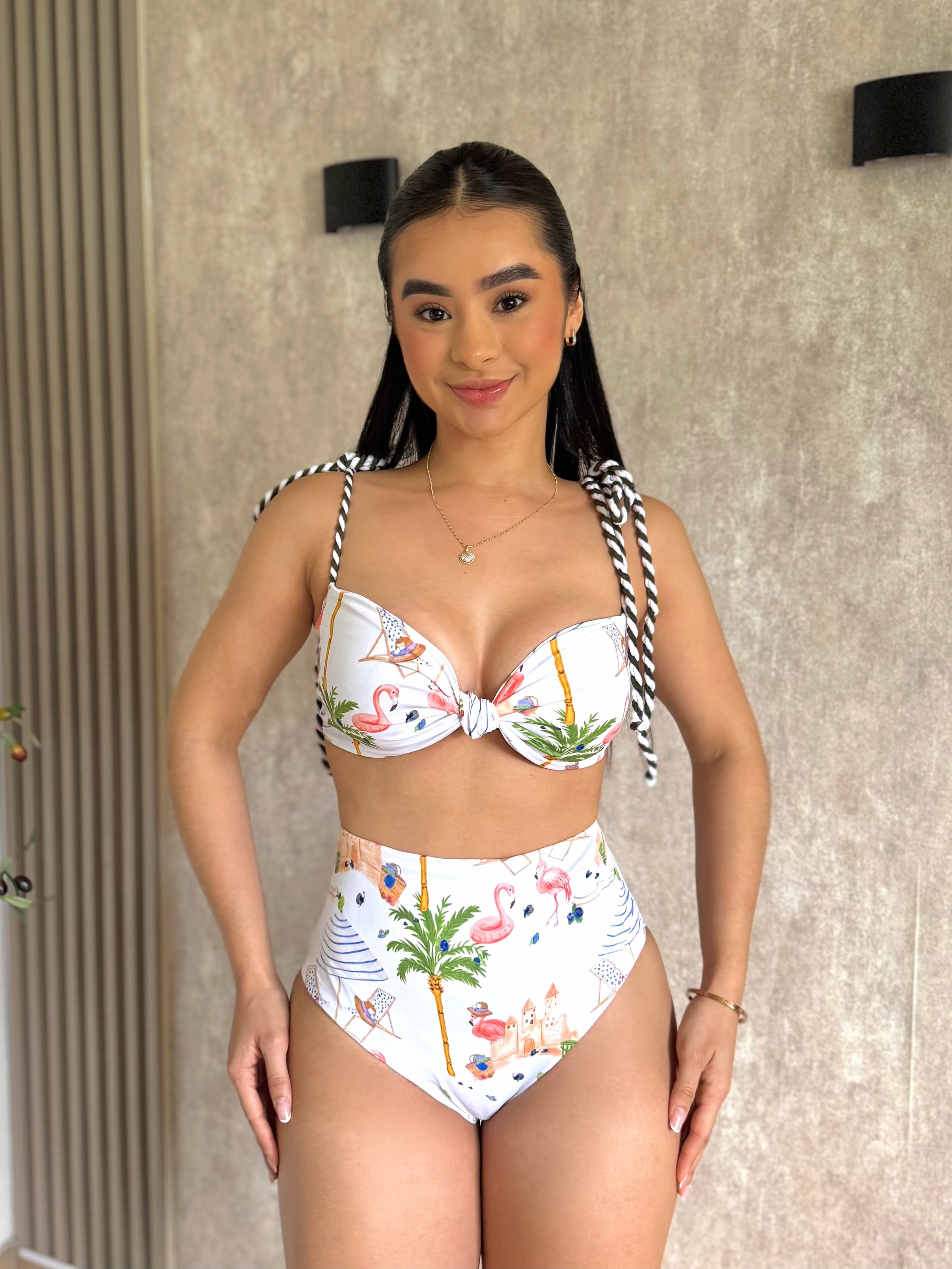 Traje de baño dos piezas print tropical prehormado tiras rayas