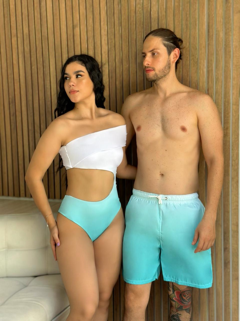 Combo de Pareja enterizo medio beso más pantaloneta degrade blanco azul claro