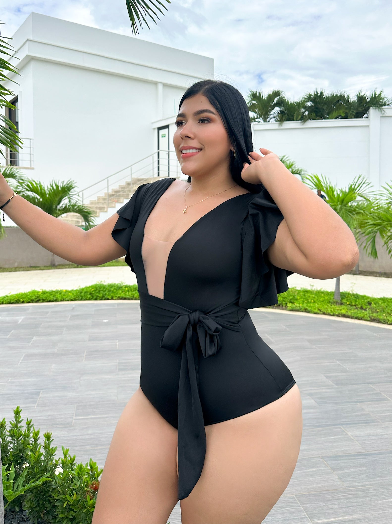 Traje de baño enterizo plus escote negro control abdomen