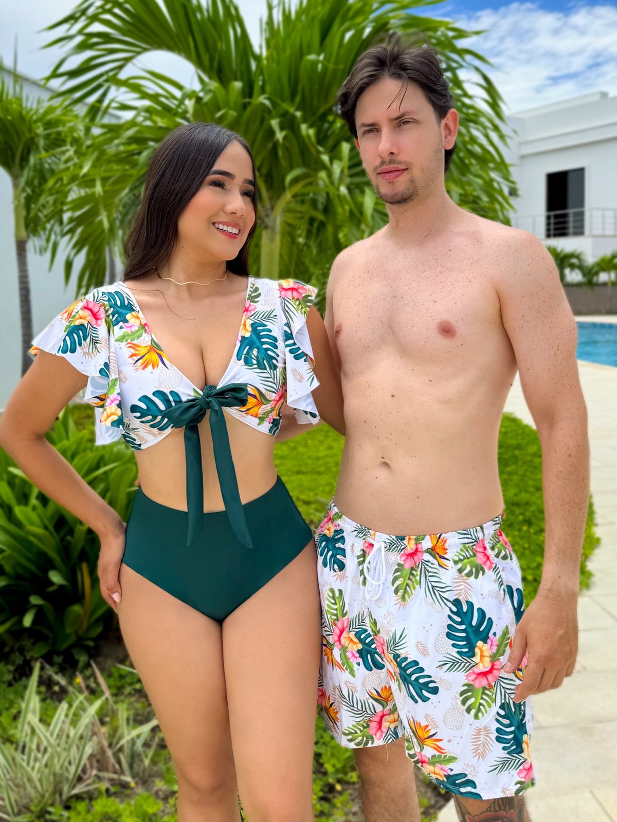 Combo De Pareja Dama Dos Piezas Top Con Golas y Detalle De Amarrar Y Caballero Pantaloneta Estampada