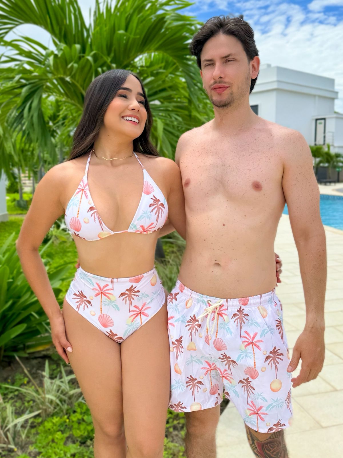 Combo De Pareja Dama Dos Piezas Panty Alta Estampado Palmas Y Caballero Pantaloneta Estampada