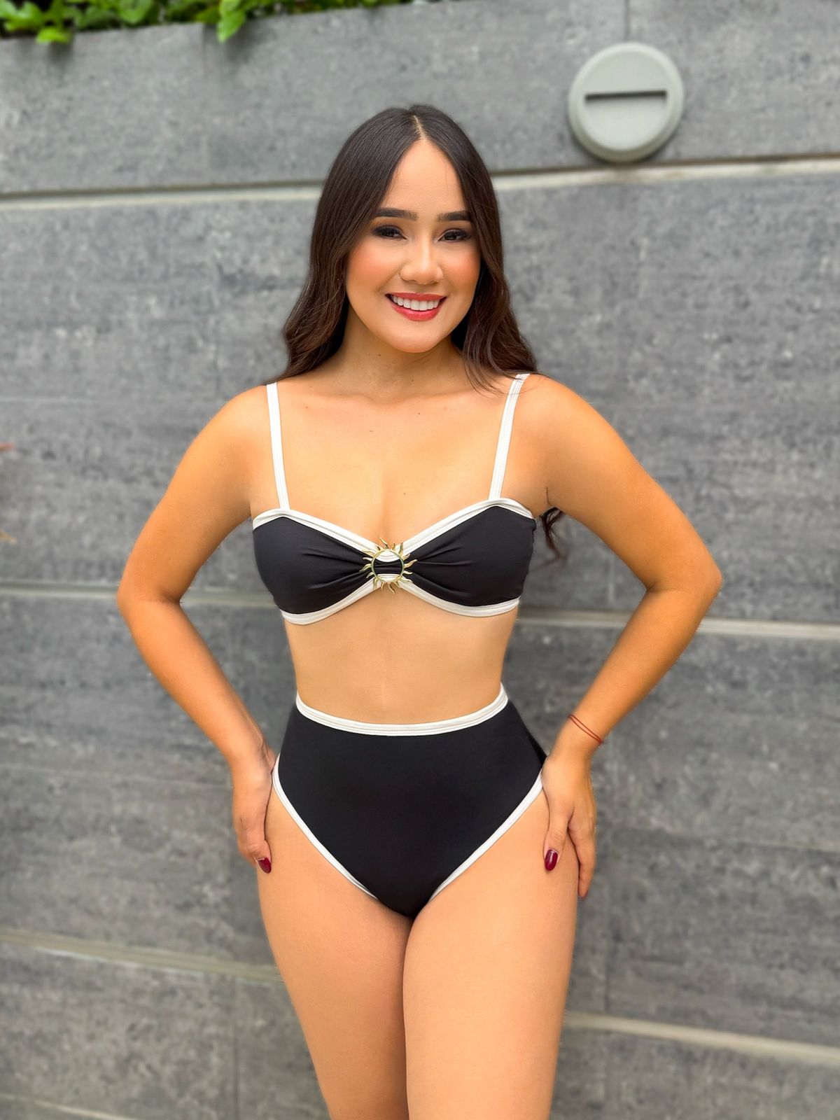 Traje De Baño Dos Piezas Negro Con Sesgo Blanco Herraje Sol