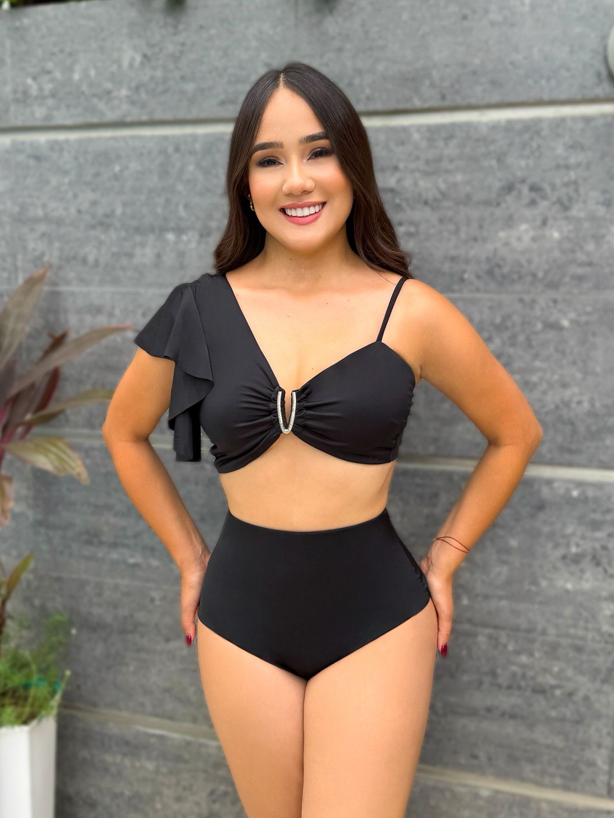 Traje De Baño Dos Piezas Color Negro Con Golas Y Herraje