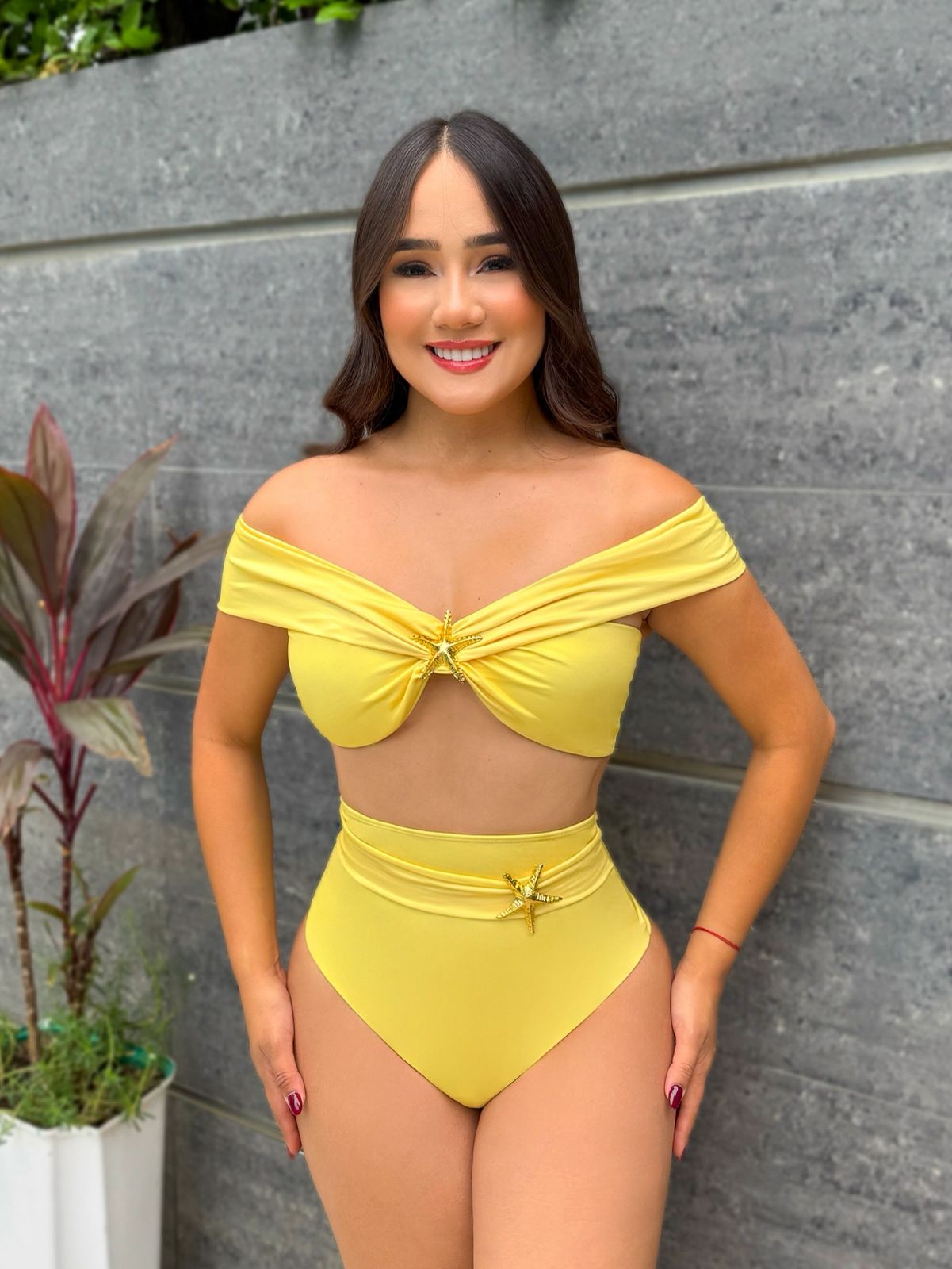 Traje De Baño Dos Piezas Color Amarillo Pastel Top Corte Princesa Con Herrajes De Estrellas De Mar