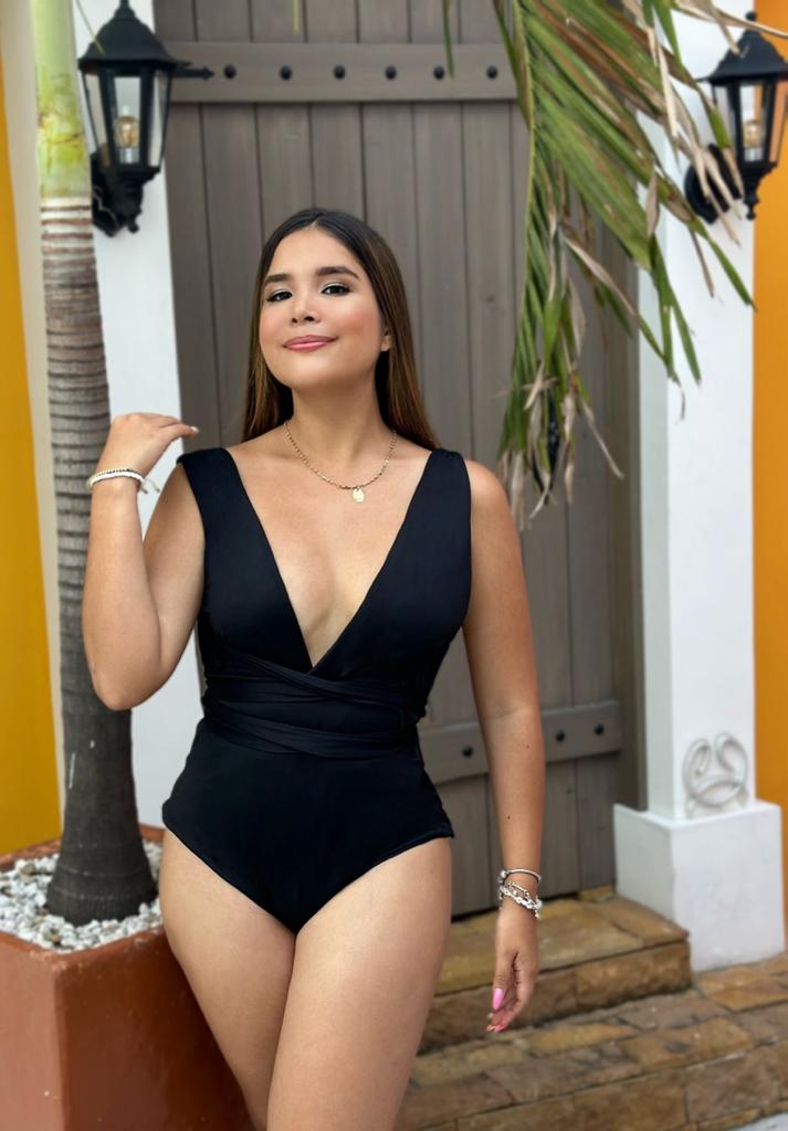 Vestido de baño enterizo negro cinturón amarre en la cintura